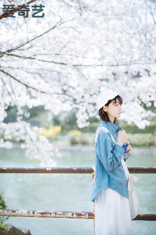 三级吃奶头添泬玉蒲团2